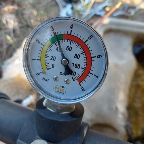 Manomètre pression d'eau 0-8 bar — Radial (raccord inférieur)